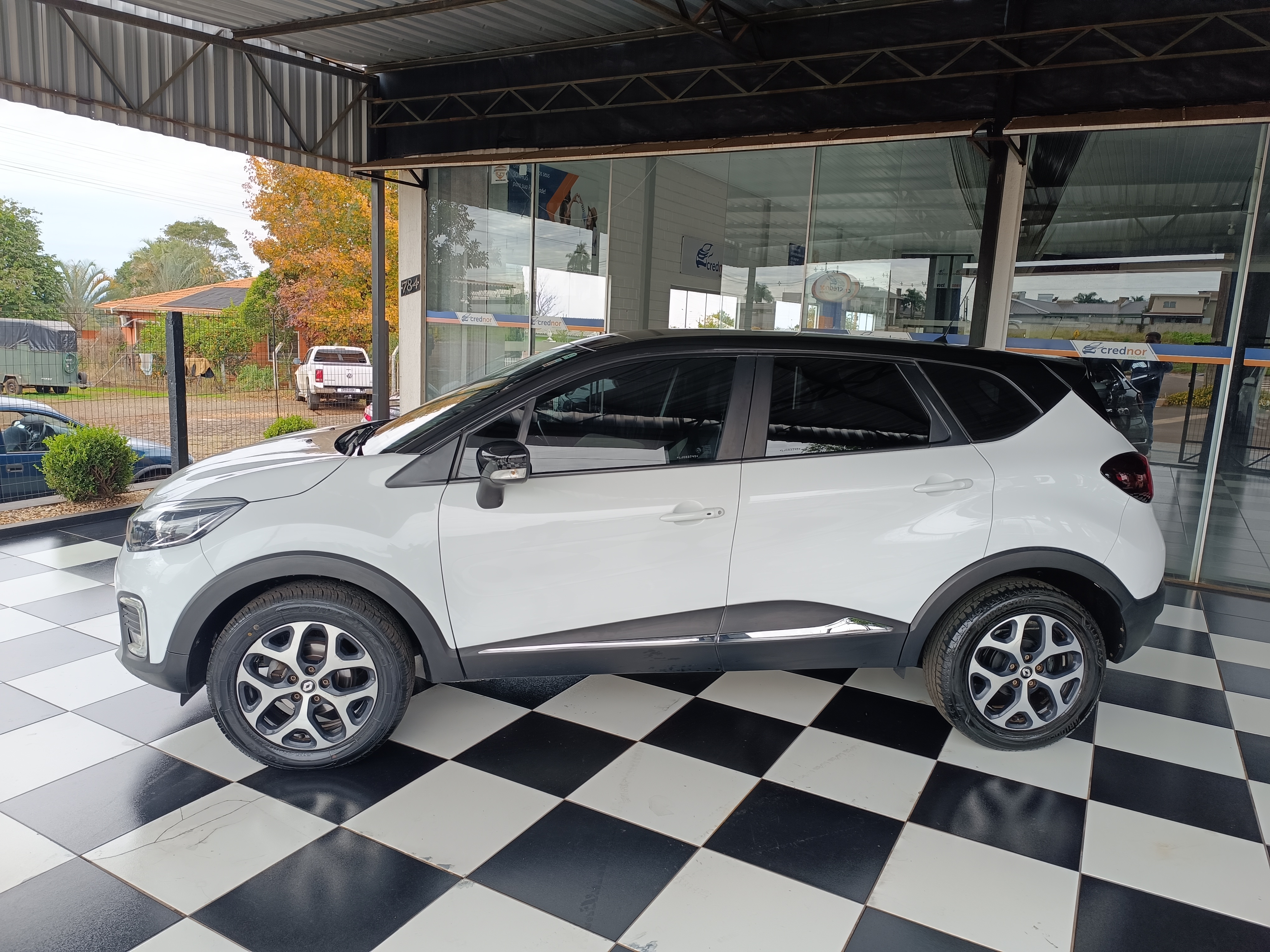 RENAULT CAPTUR INTENSE 1.6 AT 2020 — miniatura