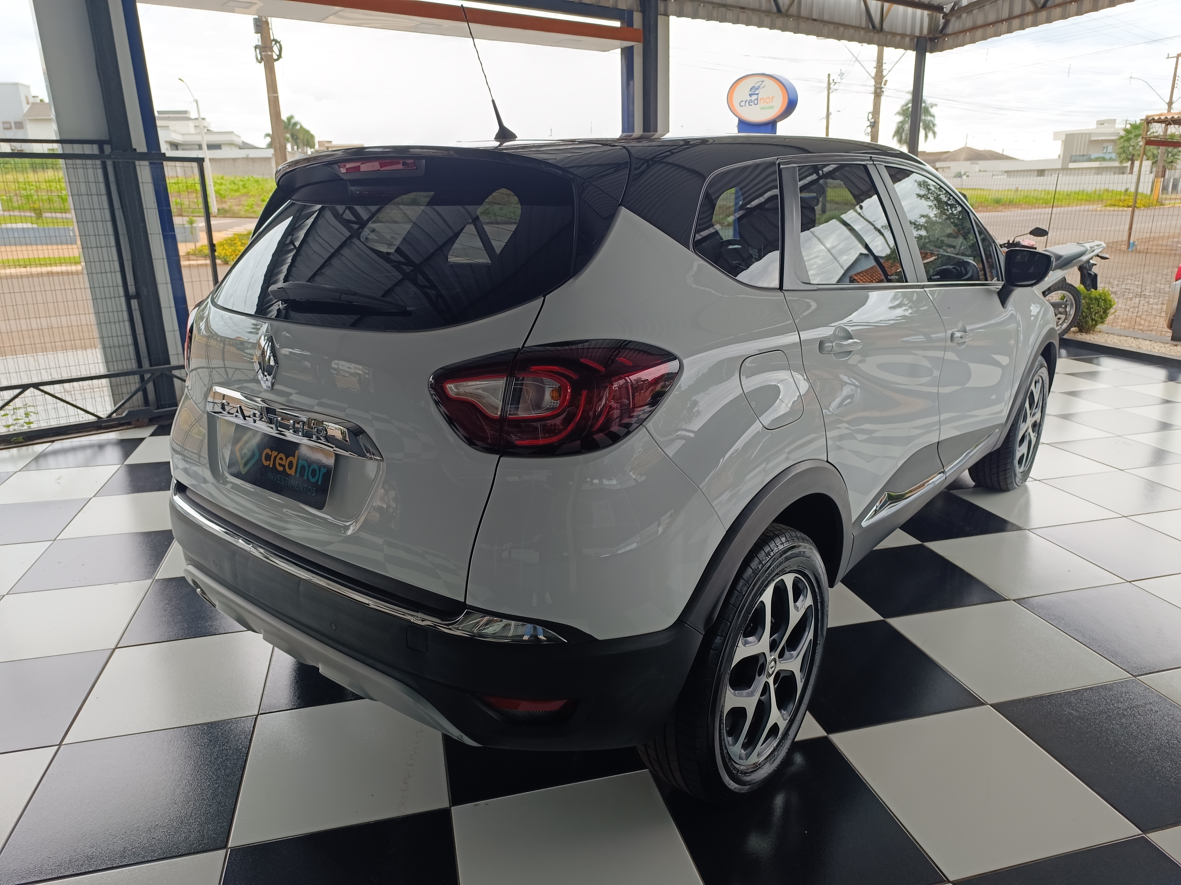 RENAULT CAPTUR INTENSE 1.6 AT 2020 — miniatura
