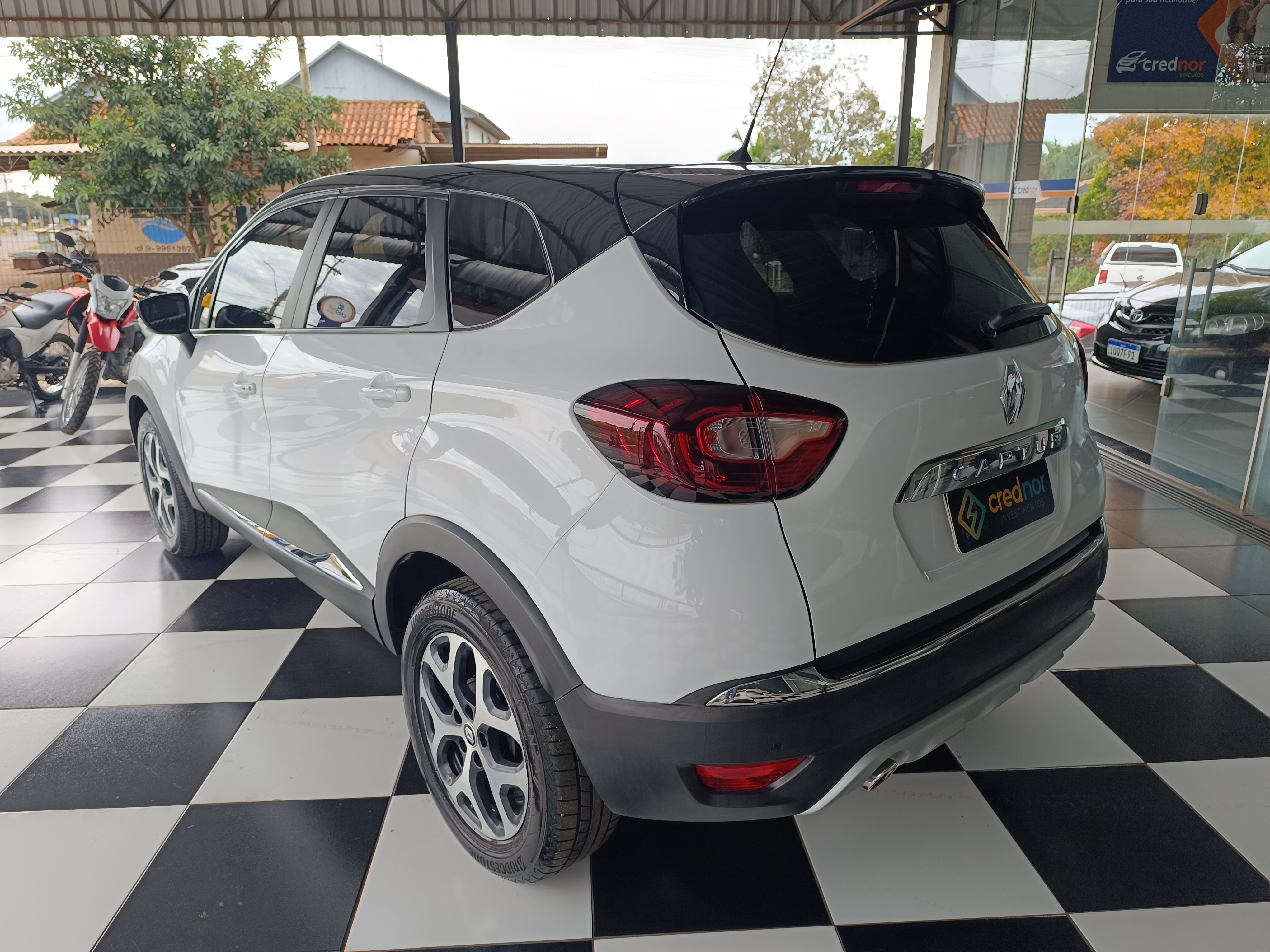 RENAULT CAPTUR INTENSE 1.6 AT 2020 — miniatura