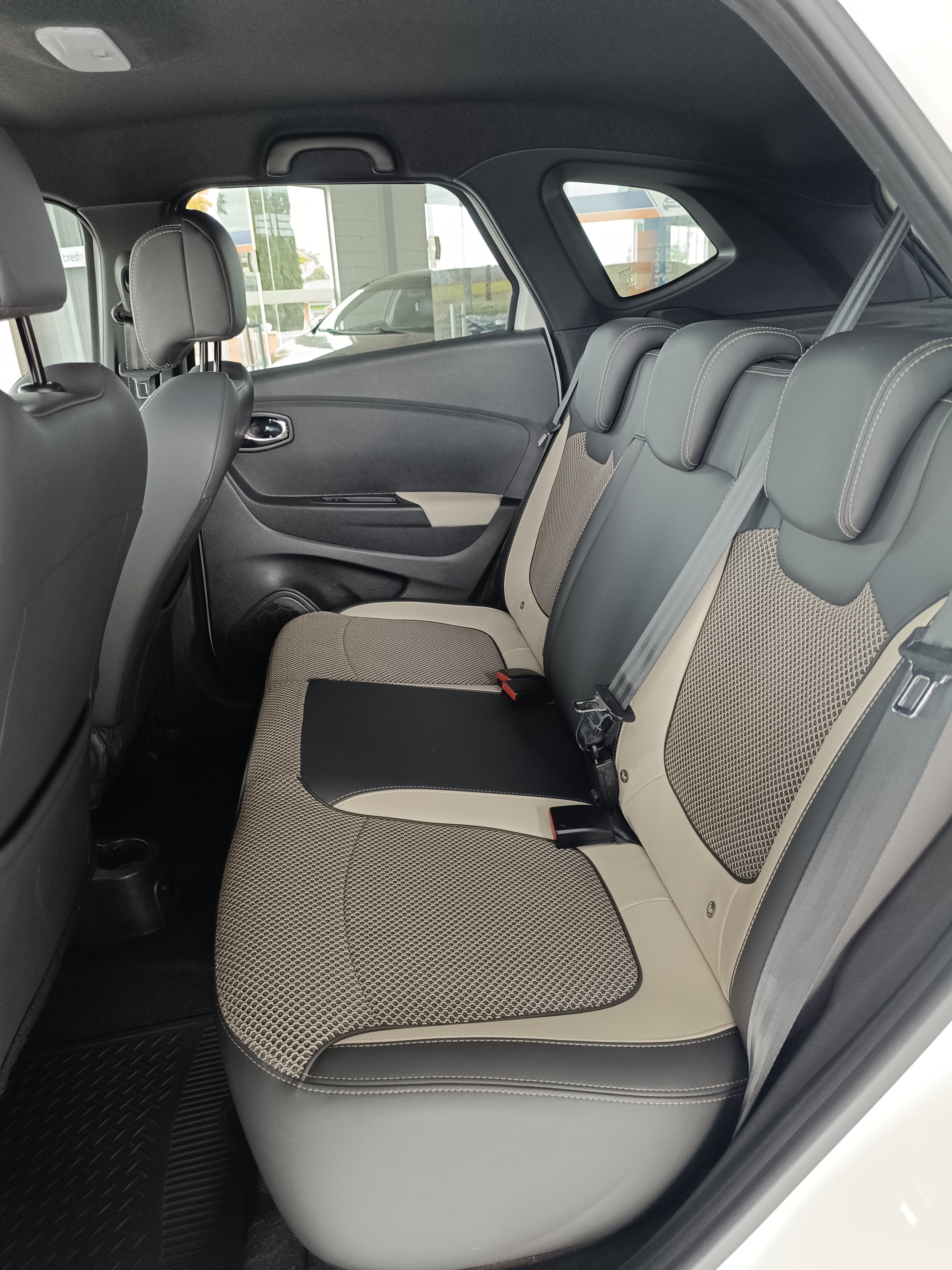 RENAULT CAPTUR INTENSE 1.6 AT 2020 — miniatura