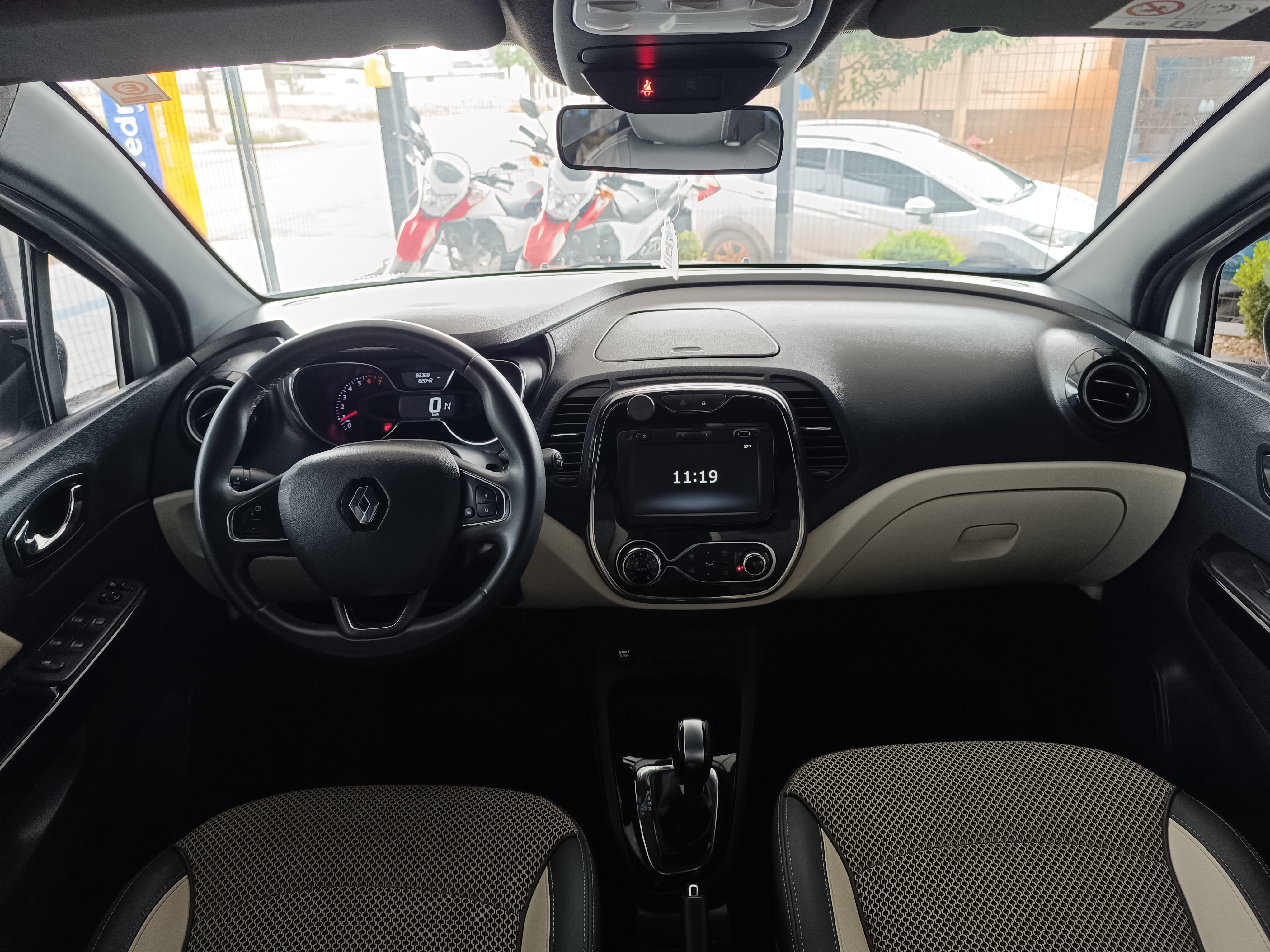 RENAULT CAPTUR INTENSE 1.6 AT 2020 — miniatura