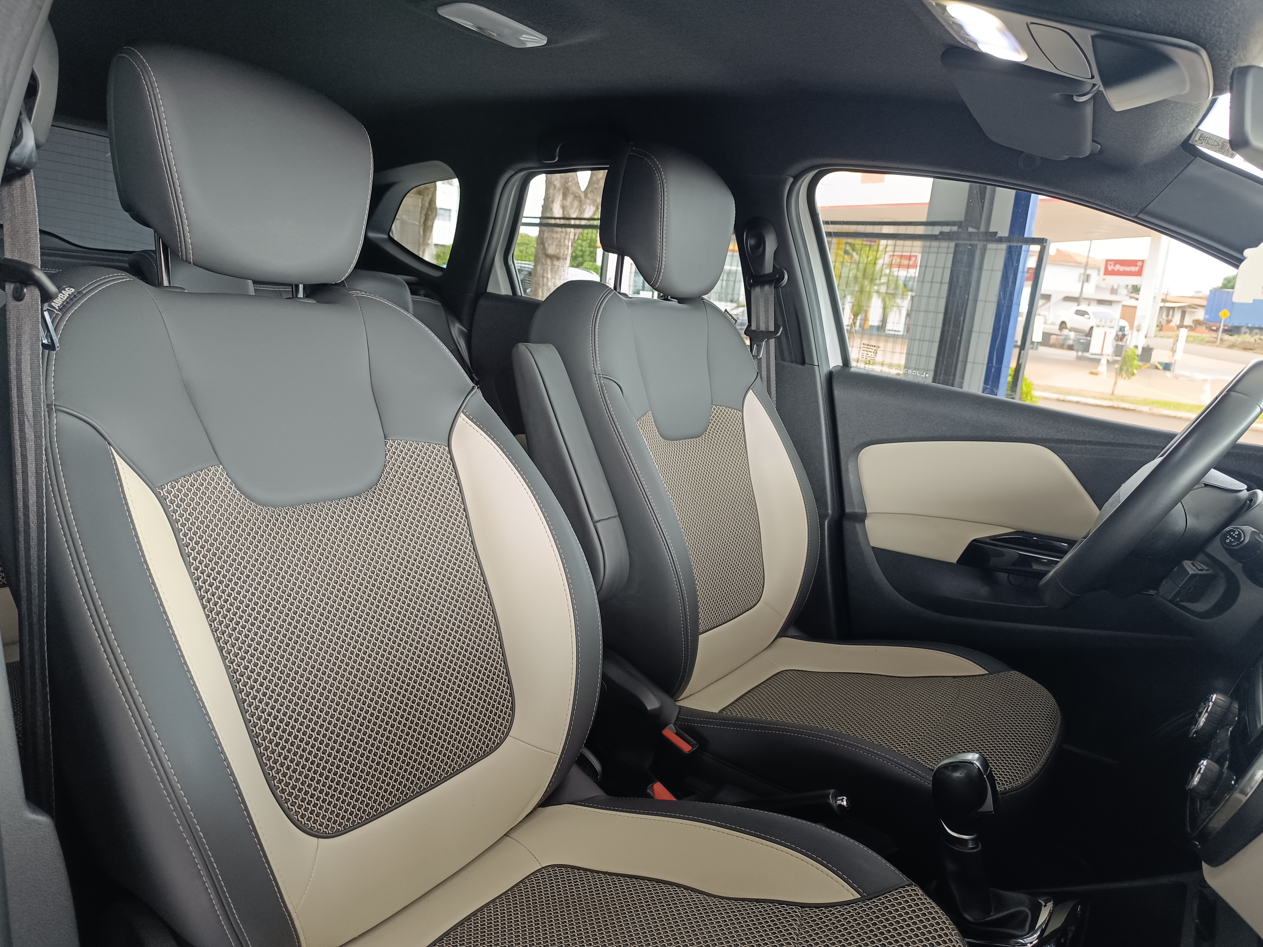 RENAULT CAPTUR INTENSE 1.6 AT 2020 — miniatura