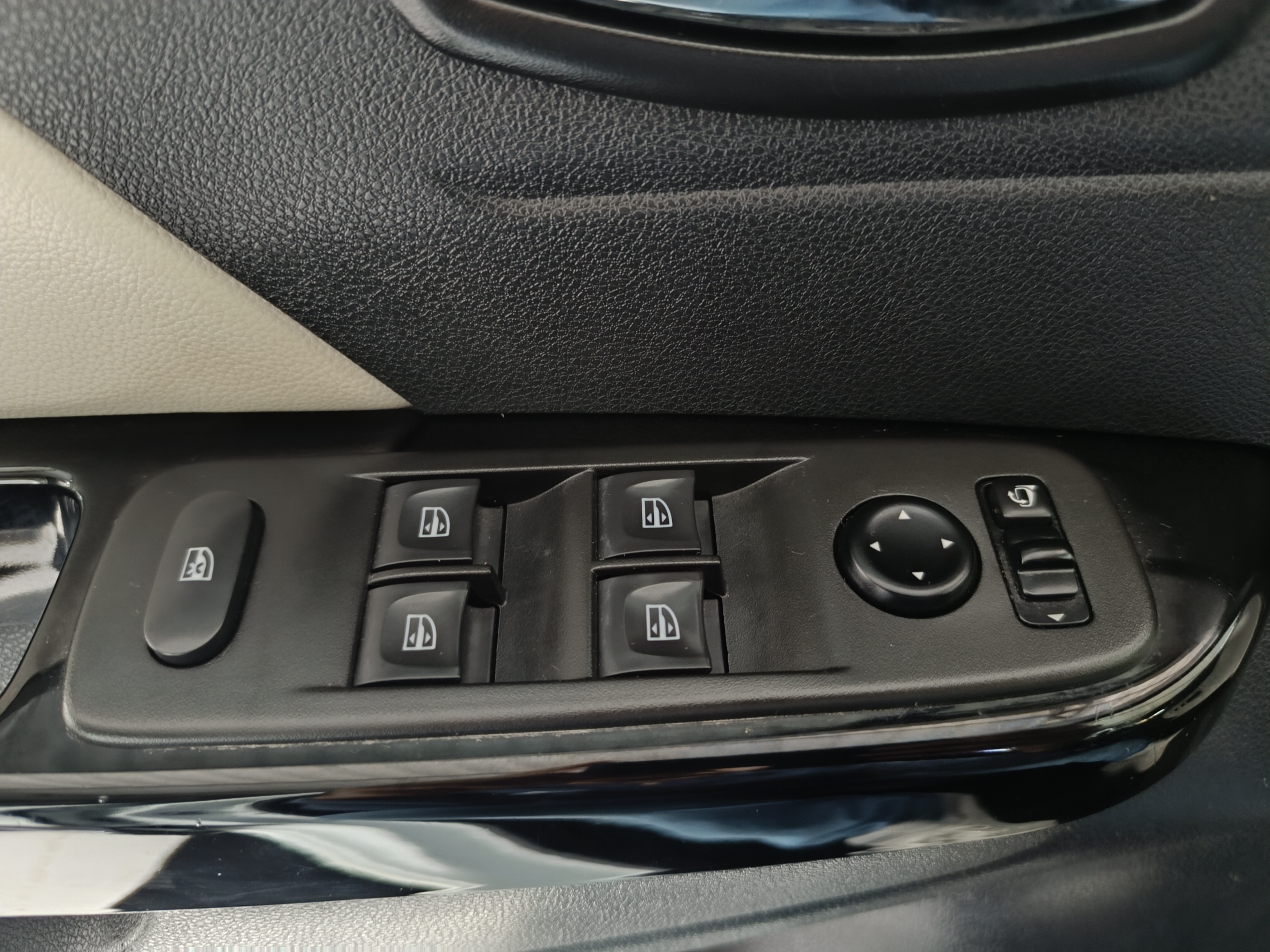 RENAULT CAPTUR INTENSE 1.6 AT 2020 — miniatura